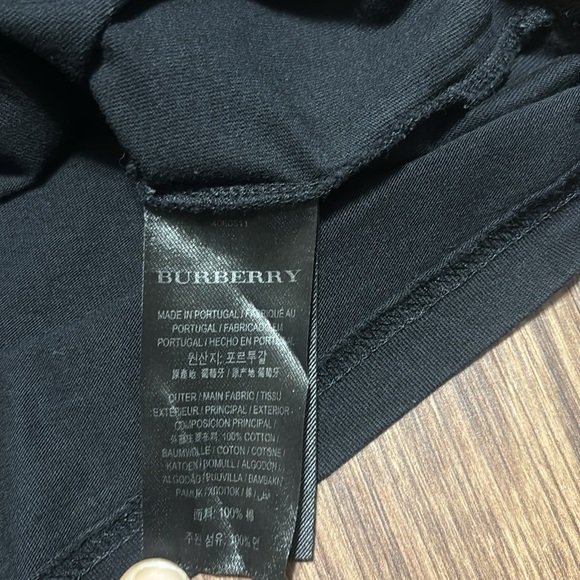 🔥🔥🔥 VTG Burberry Black Short Sleeve Tee Size: Small🔥🔥🔥 - Picture 5 of 8